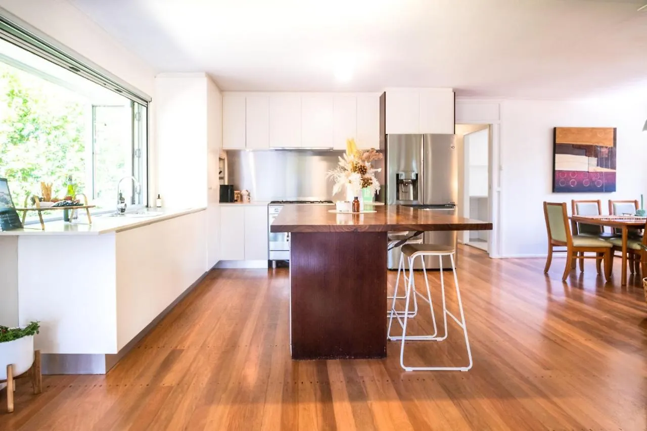 Mid-Century Modern Retro Beach House Caloundra Australia