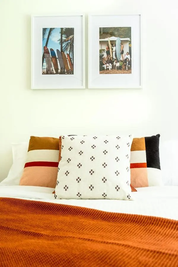 Mid-Century Modern Retro Beach House Caloundra 0*,