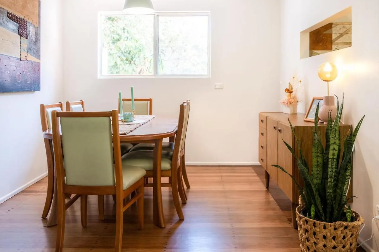 Mid-Century Modern Retro Beach House Caloundra Dom wakacyjny